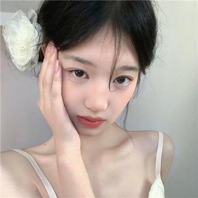 捷运上的女孩